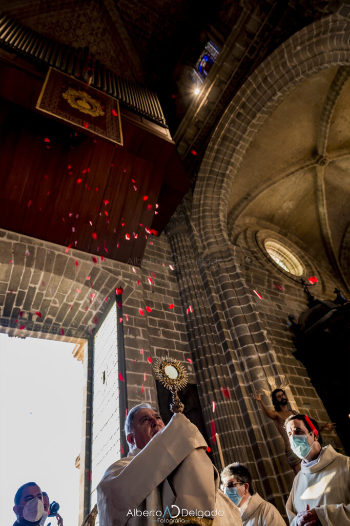 SOLEMNIDAD DEL SANTÍSIMO CUERPO Y SANGRE DE CRISTO PRESIDIDA POR MONS. MAZUELOS PÉREZ