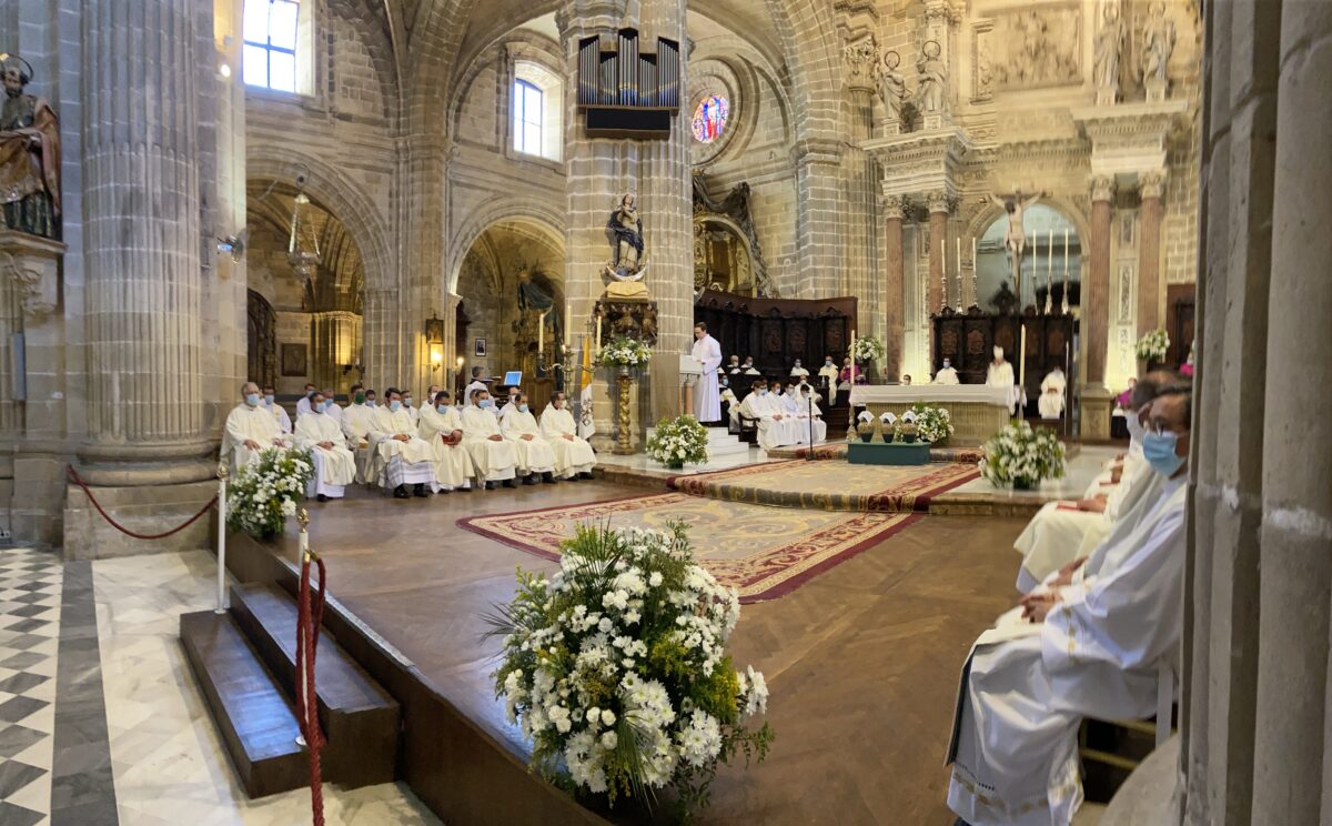 MISA CRISMAL PRESIDIDA POR EL SR. OBISPO DE ASIDONIA-JEREZ EN LA SANTA IGLESIA CATEDRAL