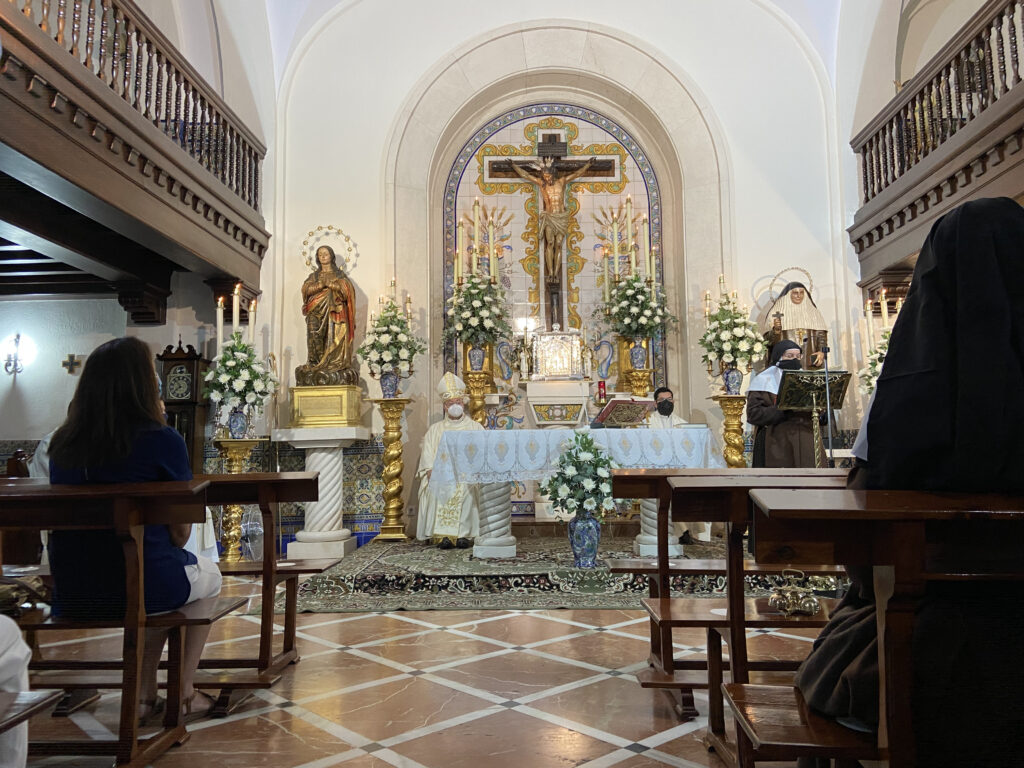 EL SR. OBISPO VISITA EL CONVENTO DE LAS HERMANAS DE LA CRUZ EN JEREZ