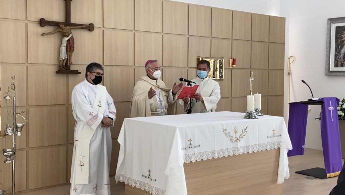 MONSEÑOR RICO PAVÉS BENDICE LA CAPILLA DEL NUEVO TANATORIO DE JEREZ