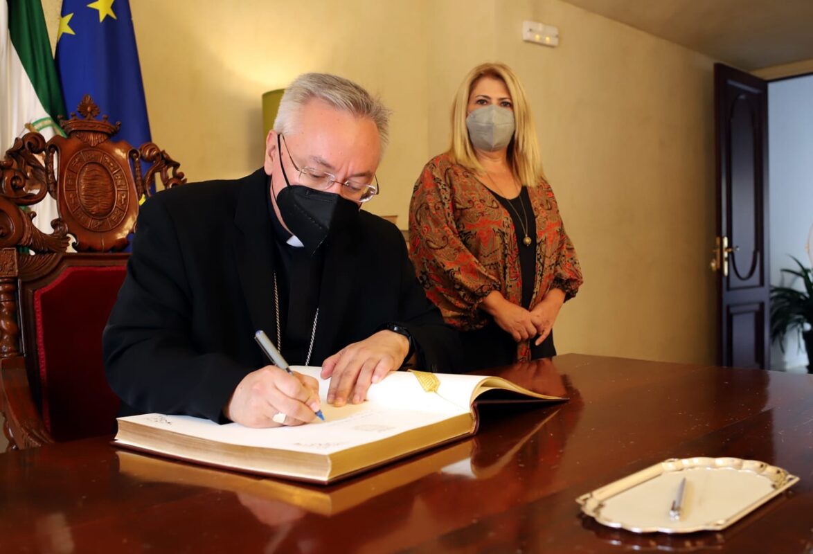 Monseñor José Rico Pavés mantiene un encuentro con la Alcaldesa del Ayuntamiento de Jerez de la Frontera