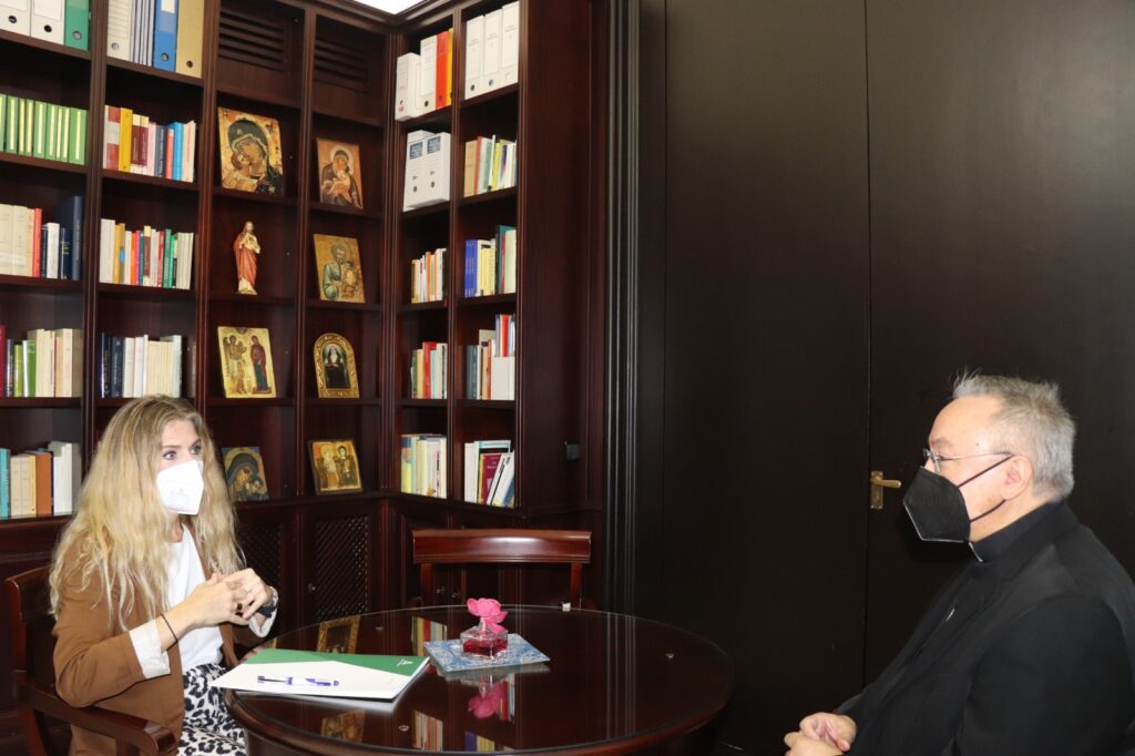 Monseñor José Rico Pavés mantiene un encuentro con la Delegada de la Junta de Andalucía en Cádiz