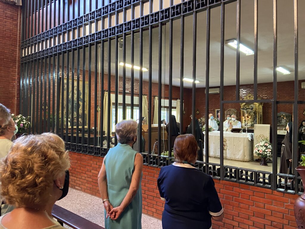 Monseñor Rico Pavés visita a las Hermanas Clarisas Capuchinas del Puerto de Santa María