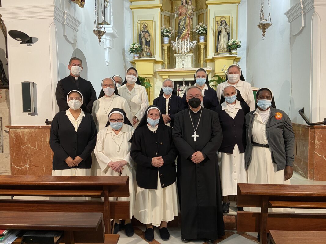 Monseñor Rico Pavés celebra la Eucaristía junto a las Hermanas Dominicas del Santísimo Sacramento