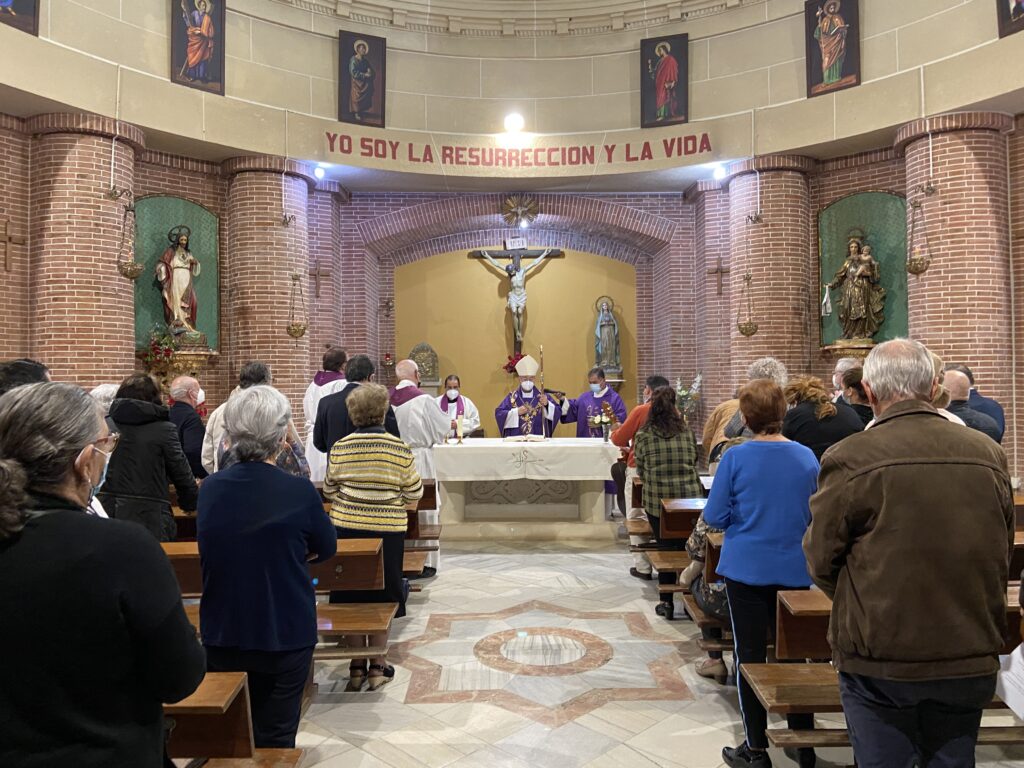 Monseñor Rico Pavés celebra la Eucaristía conmemoración de los fieles difuntos