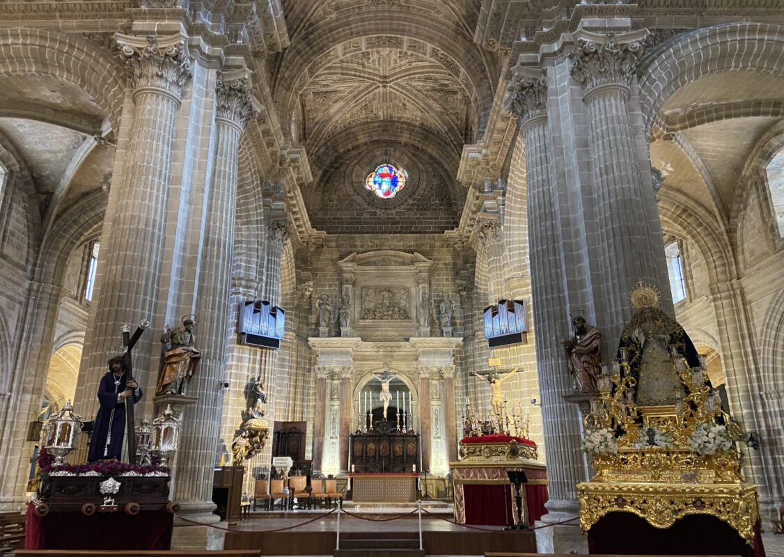 La Santa Iglesia Catedral acoge el Vía Crucis de las Hermandades de Jerez de la Frontera