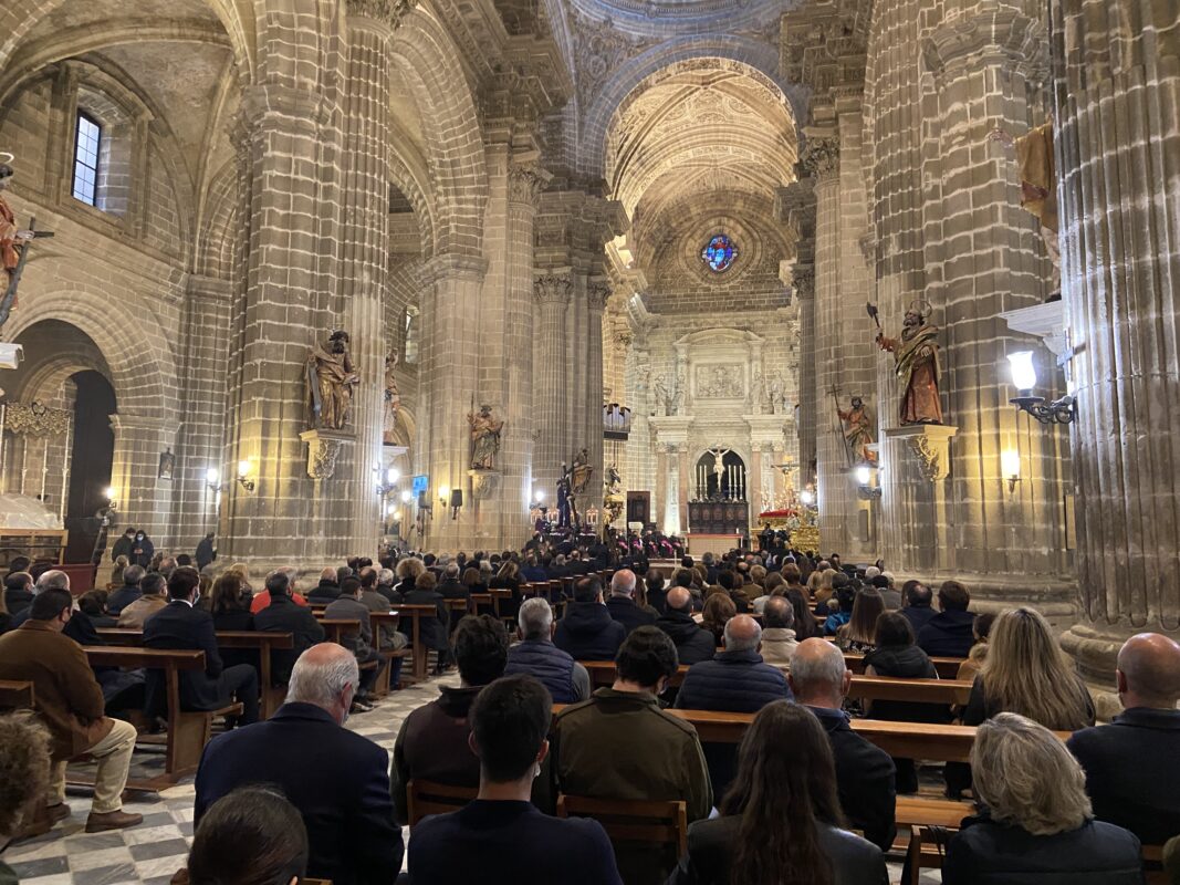 Así transcurrió el Vía Crucis de las Hermandades de Jerez en el primer templo de la Diócesis