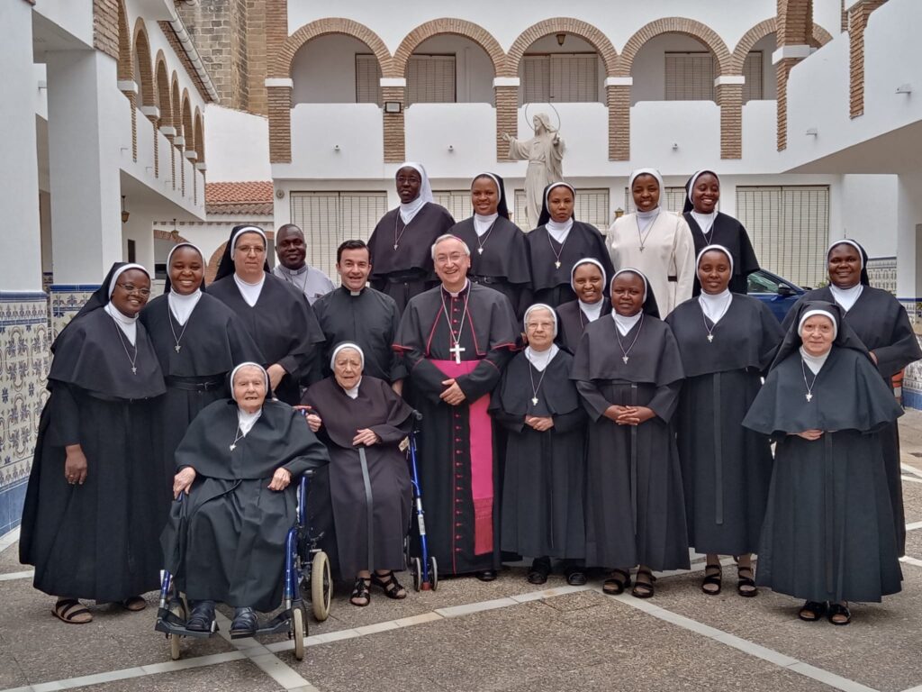 Monseñor Rico Pavés celebra San Agustín en el Convento de Santa María de Gracia