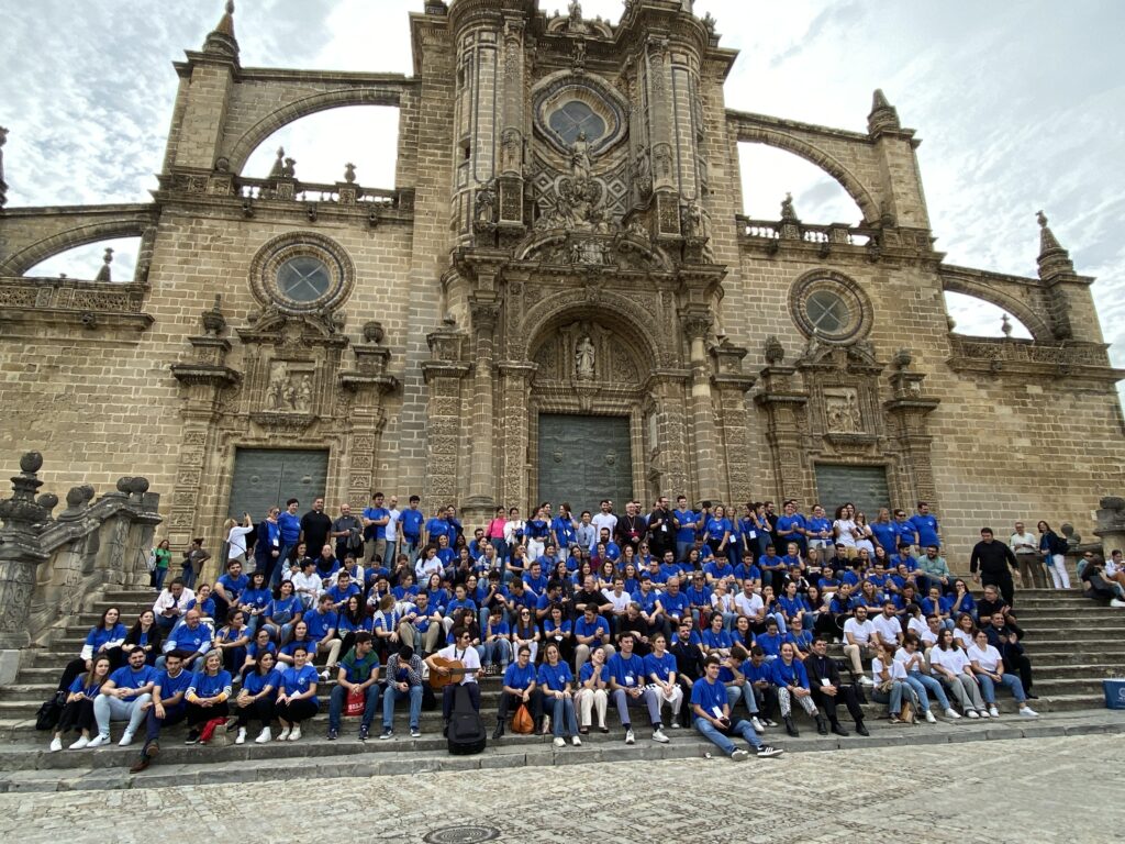 La juventud universitaria de Andalucía celebra la Eucaristía en el primer templo de la Diócesis