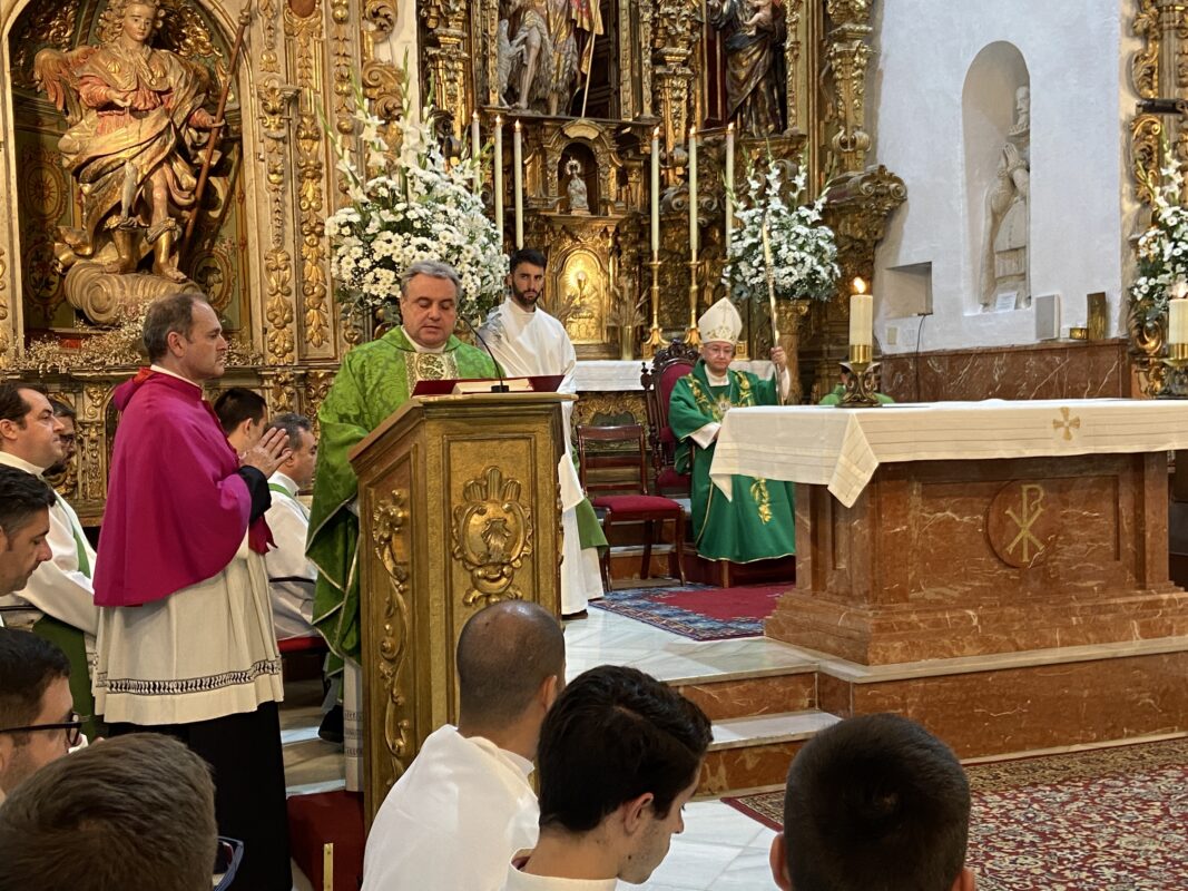 La Parroquia de San Juan Bautista de los Descalzos y Nuestra Señora de las Angustias acoge a su nuevo párroco