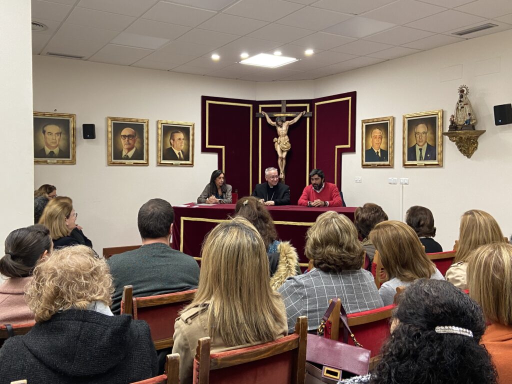 Encuentro de Monseñor Rico Pavés junto a las Camareras de las Hermandades y Cofradías de Jerez