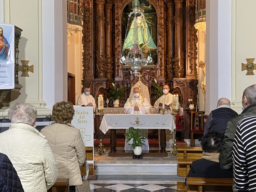 Monseñor Rico Pavés visita a las Hermanitas de los Ancianos Desamparados con motivo del 150 aniversario de su fundación