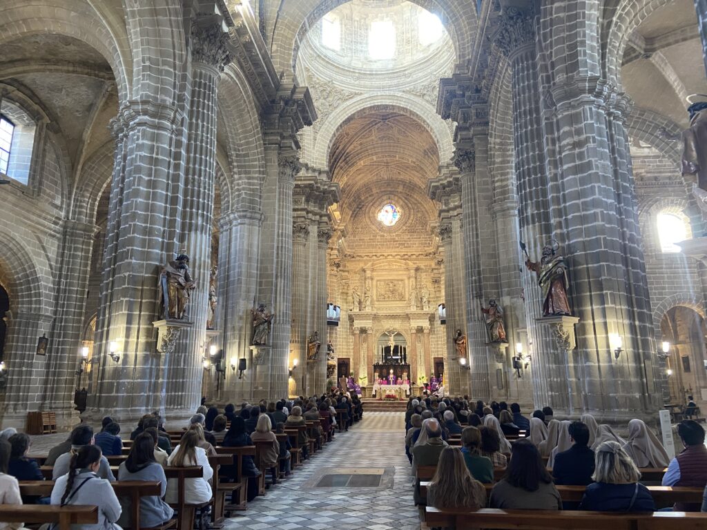 El Pueblo de Dios que peregrina en Asidonia-Jerez se une para orar por el eterno descanso del Papa emérito Benedicto XVI