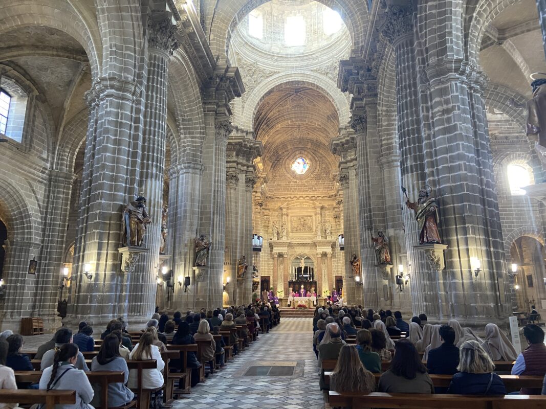 El Pueblo de Dios que peregrina en Asidonia-Jerez se une para orar por el eterno descanso del Papa emérito Benedicto XVI