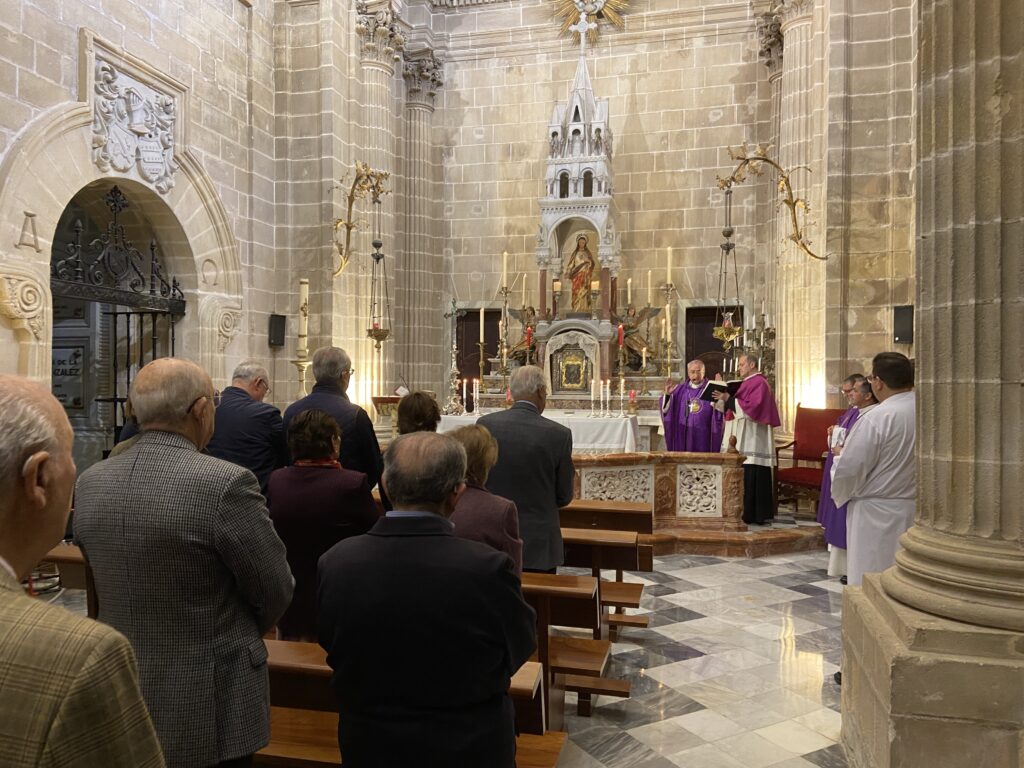 Monseñor Rico Pavés preside la Eucaristía en sufragio por Mons. Bellido Caro