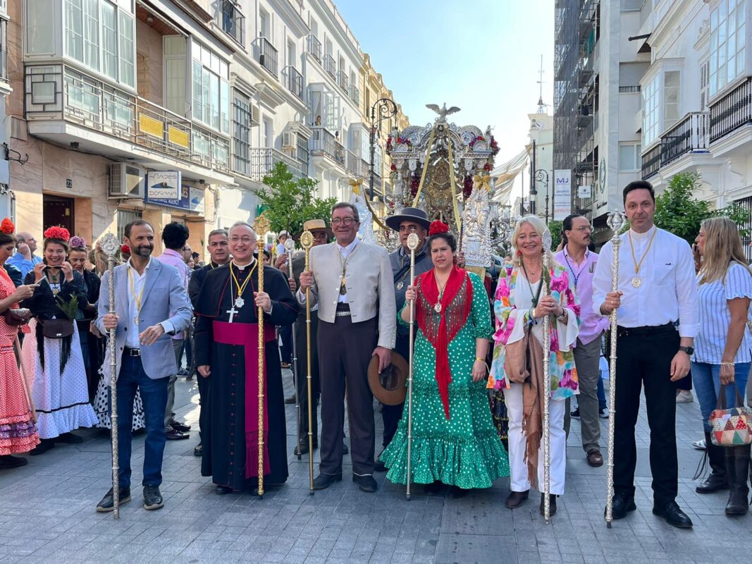 Monseñor Rico Pavés preside la Misa de Romeros de la Hermandad del Rocío de Sanlúcar de Barrameda