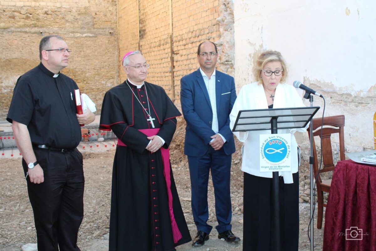 Monseñor Rico Pavés preside la colocación de la primera piedra y bendición de la sede de la Conferencia de San Vicente de Paúl en Villamartín