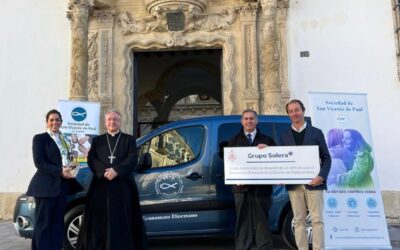 El Economato Diocesano «Padre Antonio Valdivielso» recibe la donación de un vehículo del Grupo Solera Motor